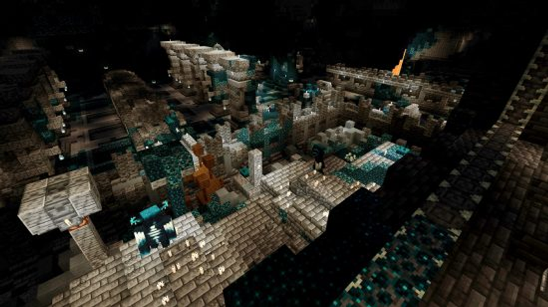 Minecraft seeds: Cidade Antiga perto do ponto de spawn - uma grande cidade antiga cheia de velas e lava.